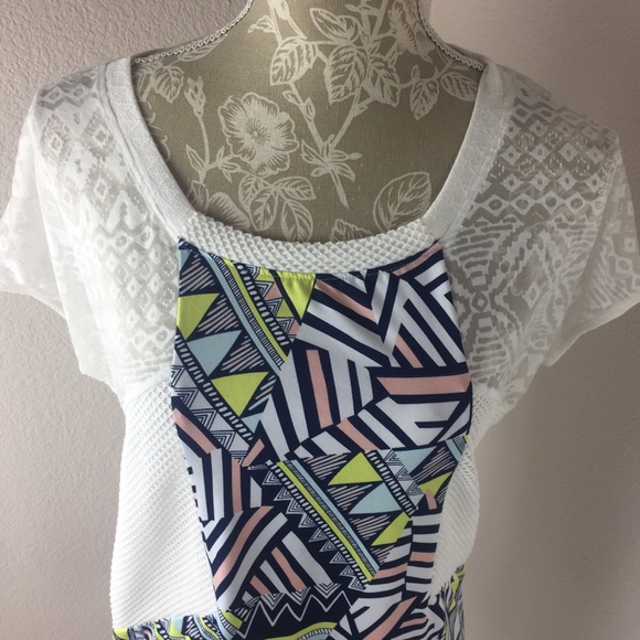 Miss Me Top White Lace Abstract Print Small - Picture 2 of 7